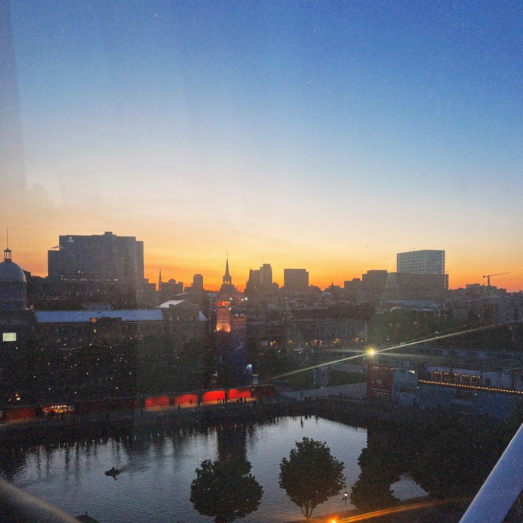 photo of the skyline at sunset in Montreal, Canada